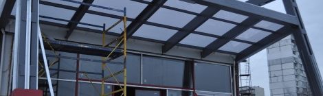 Накрытие монолитным поликарбонатом навеса для входной группы, компания Автэк