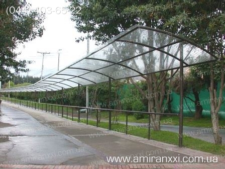 Применение сотового поликарбоната в строительстве. Остановка из поликарбоната.